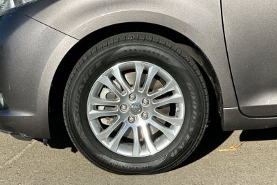 2013 Toyota Sienna XLE 8 Passenger