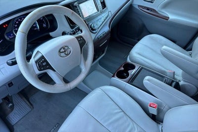 2013 Toyota Sienna XLE 8 Passenger