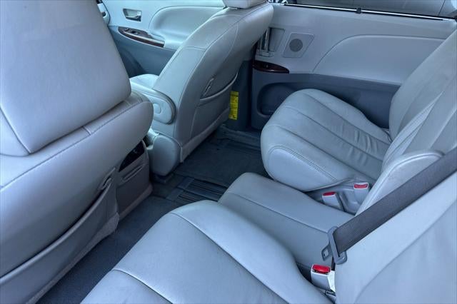 2013 Toyota Sienna XLE 8 Passenger