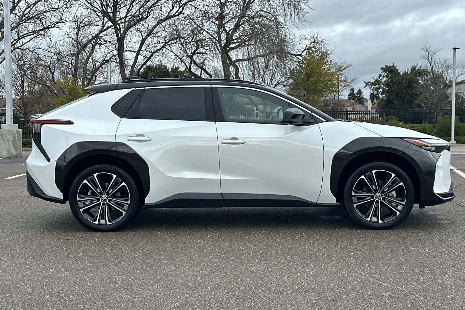 2023 Toyota bZ4X Limited