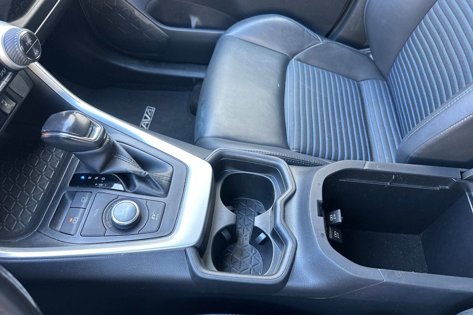 2019 Toyota RAV4 Hybrid XSE