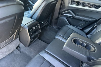 2024 Porsche Cayenne Base