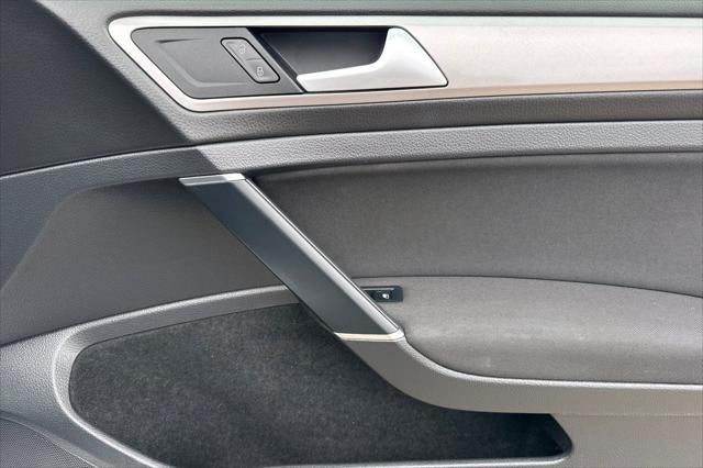 2016 Volkswagen e-Golf SE