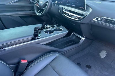 2025 Cadillac LYRIQ Luxury 1