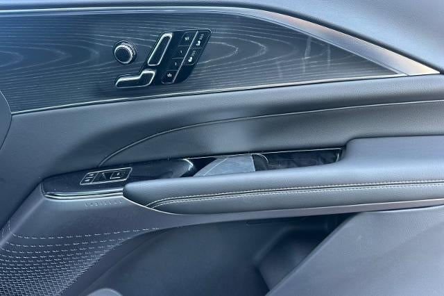2025 Cadillac LYRIQ Luxury 1