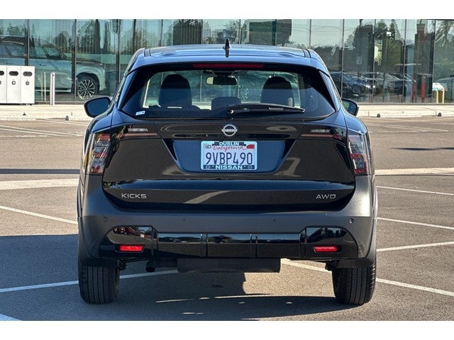 2025 Nissan Kicks S