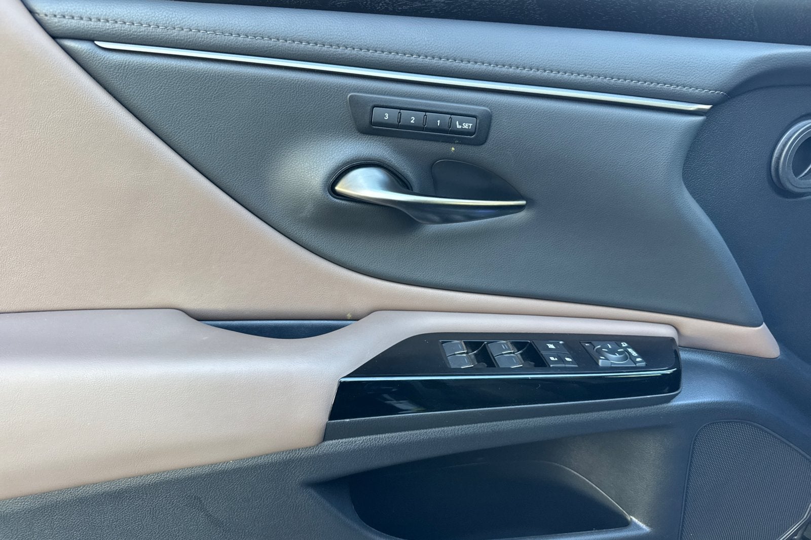 2025 Lexus ES 300h