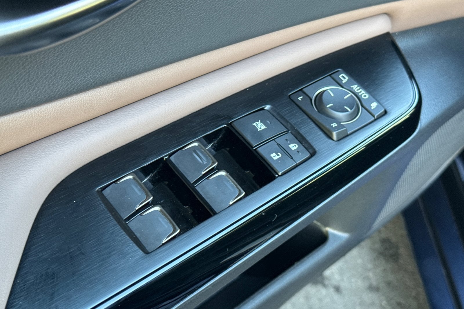 2025 Lexus ES 300h
