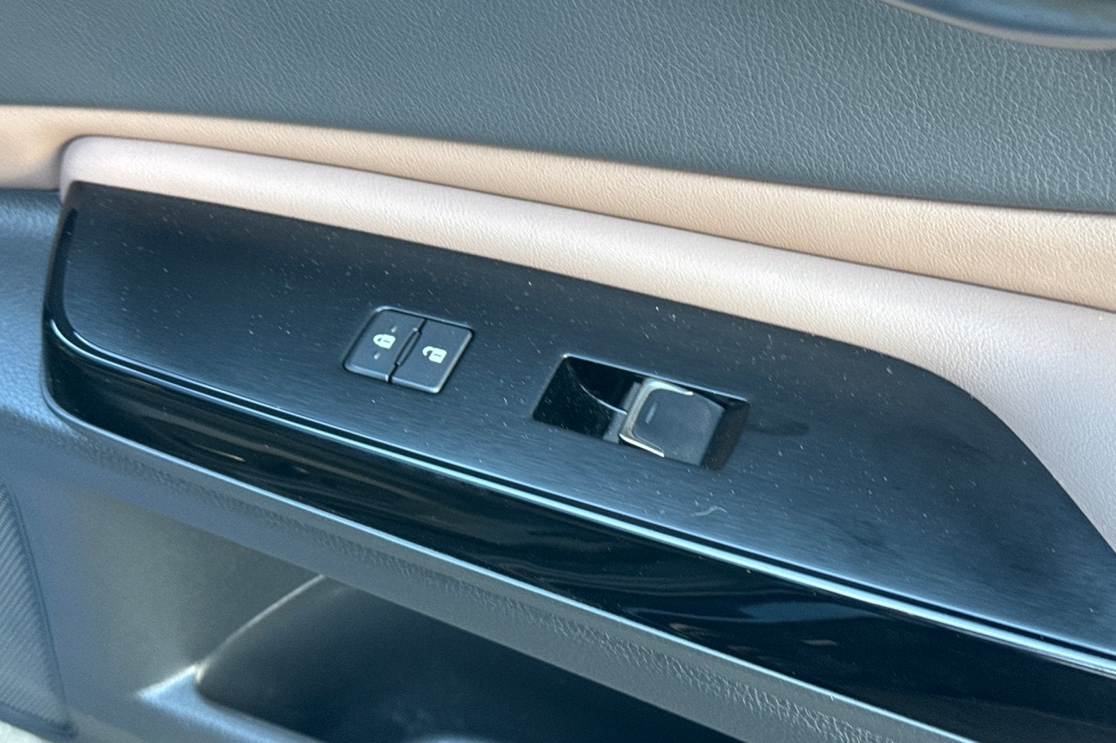 2025 Lexus ES 300h