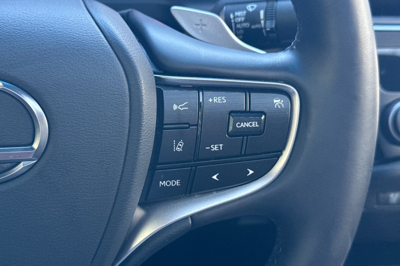 2025 Lexus ES 300h