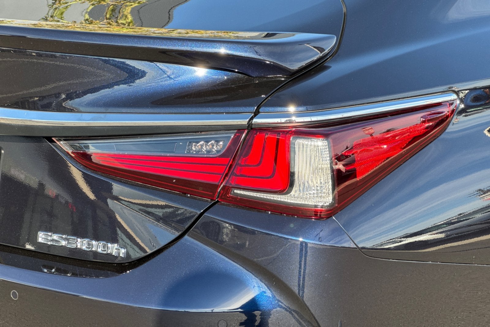 2025 Lexus ES 300h