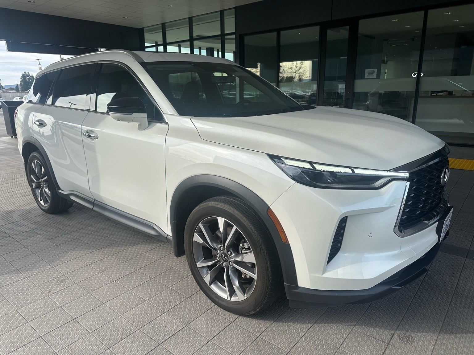 2023 INFINITI QX60 LUXE