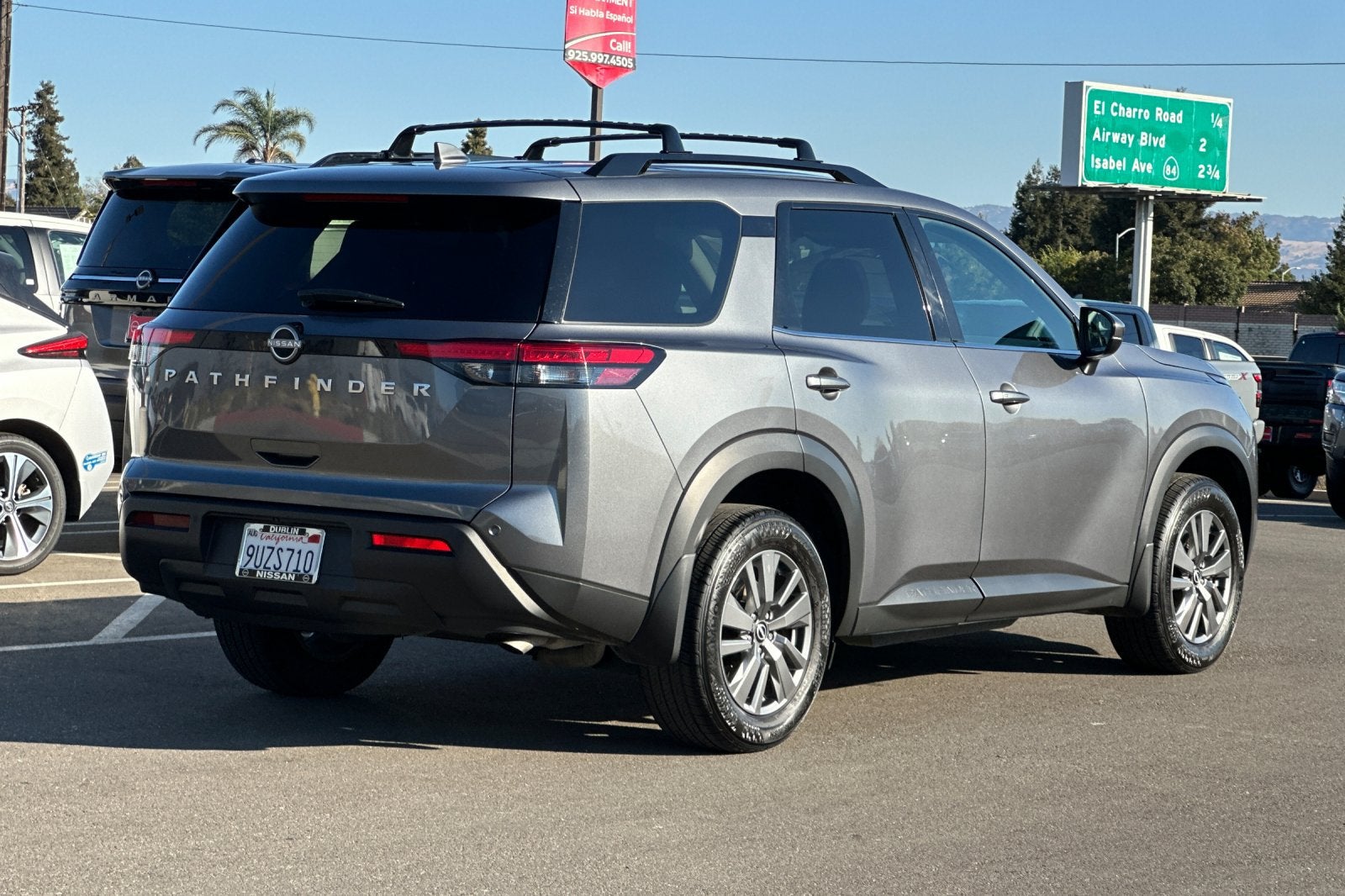 2025 Nissan Pathfinder SV