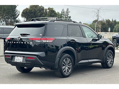 2025 Nissan Pathfinder SV