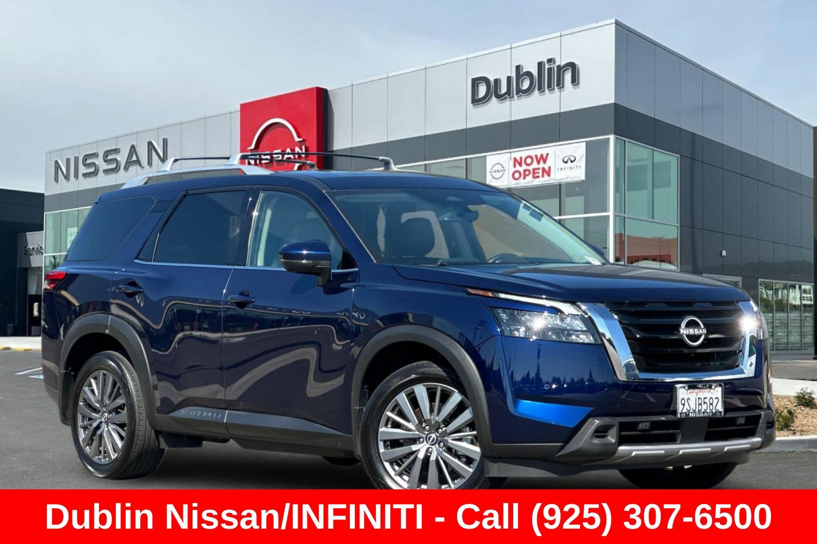 2025 Nissan Pathfinder SL