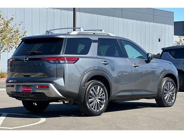 2023 Nissan Pathfinder SL