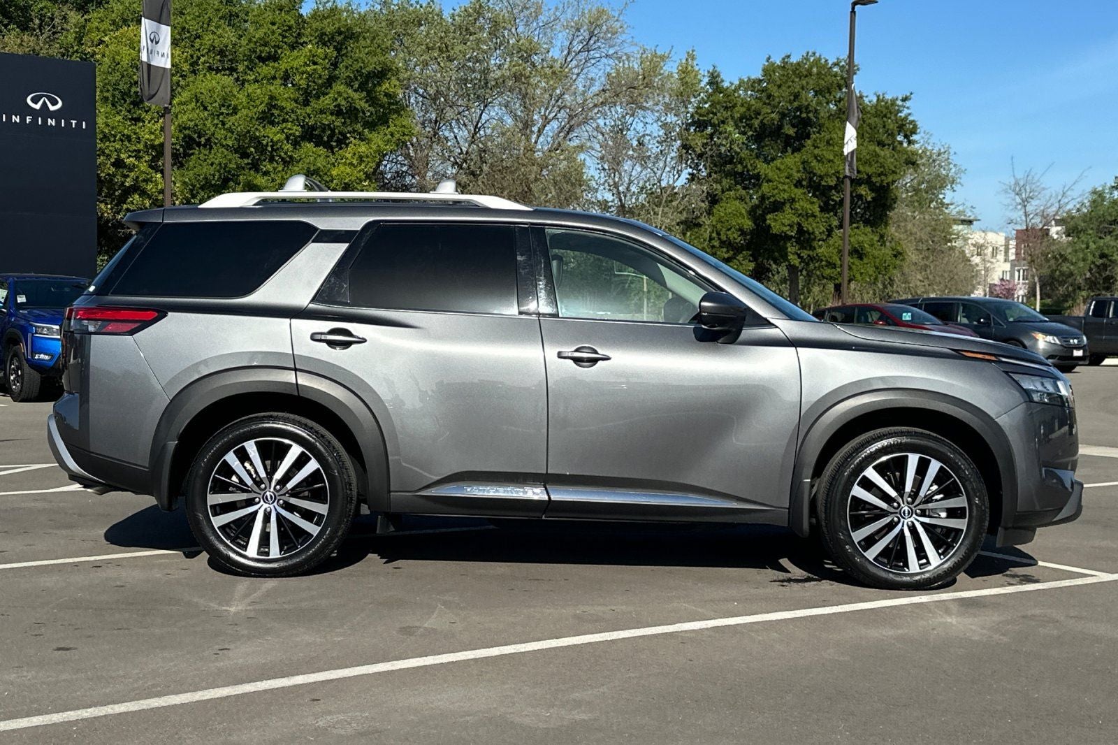 2024 Nissan Pathfinder Platinum