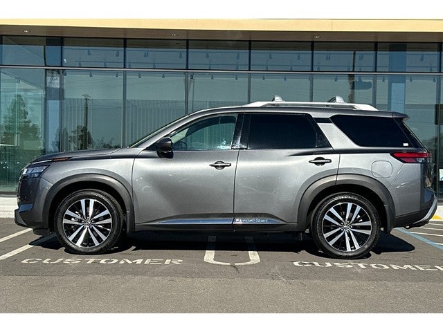 2024 Nissan Pathfinder Platinum