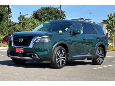 2025 Nissan Pathfinder Platinum