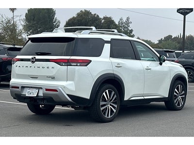 2023 Nissan Pathfinder Platinum