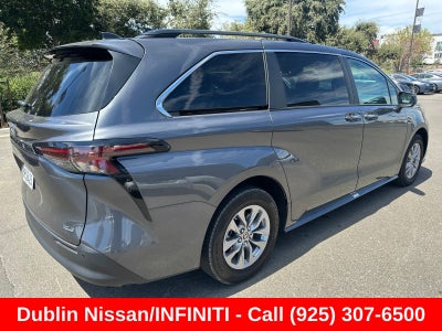 2025 Toyota Sienna XLE 8 Passenger