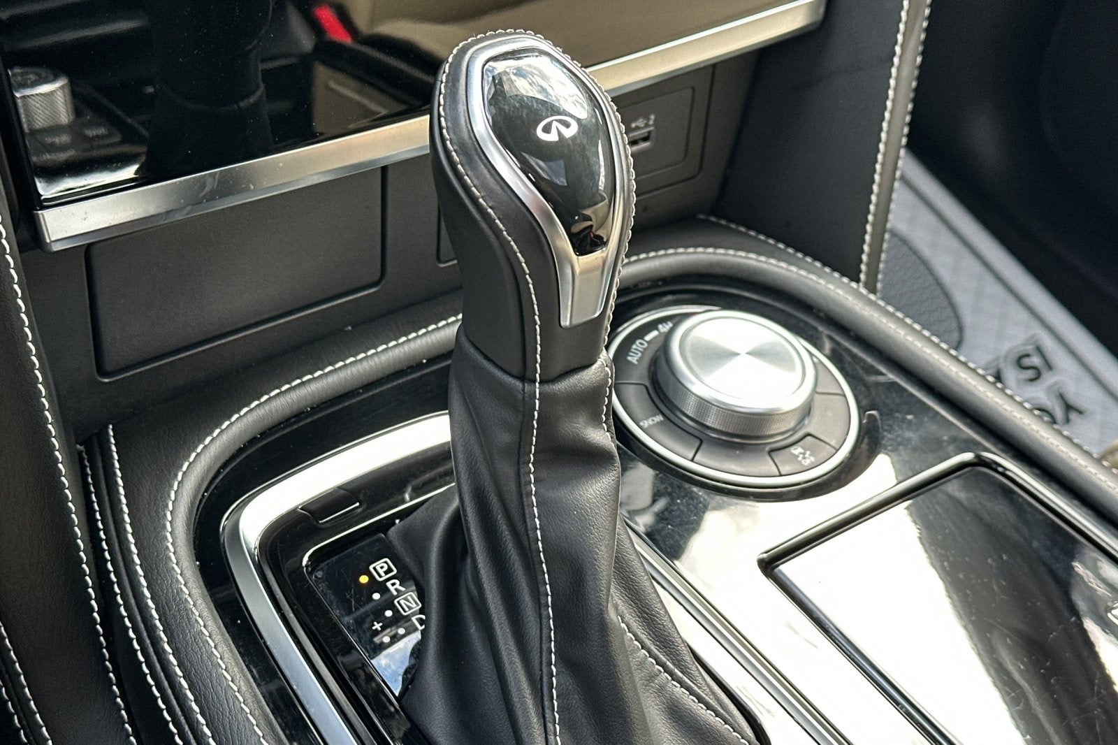 2023 INFINITI QX80 Premium Select