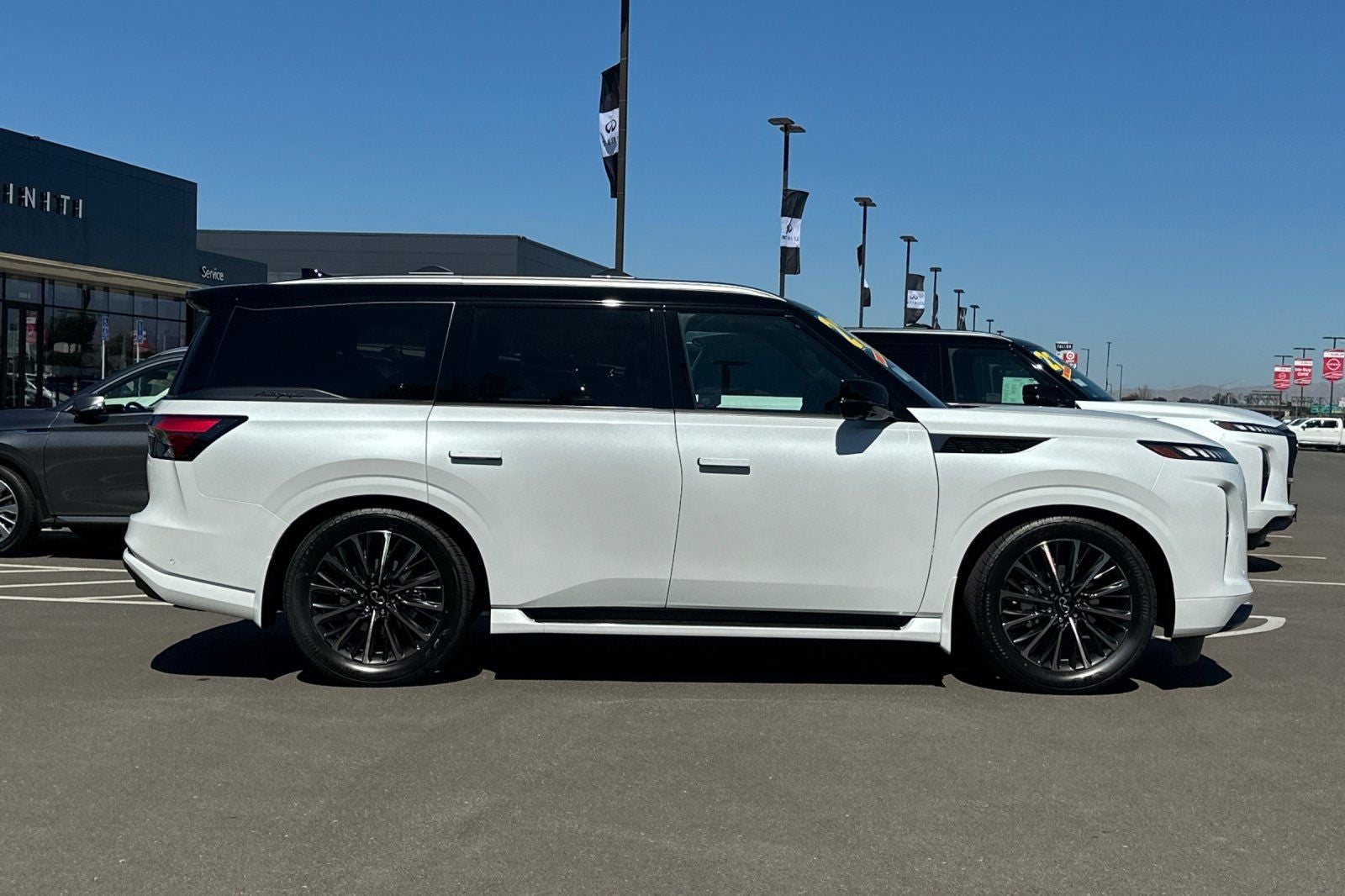 2027 INFINITI QX80 Autograph 4WD