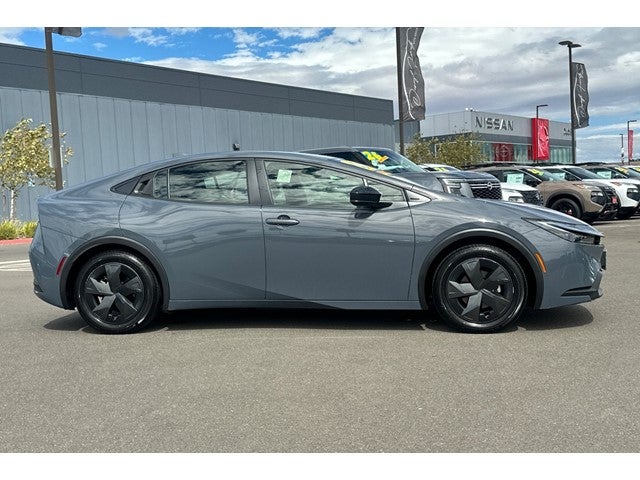 2025 Toyota Prius LE