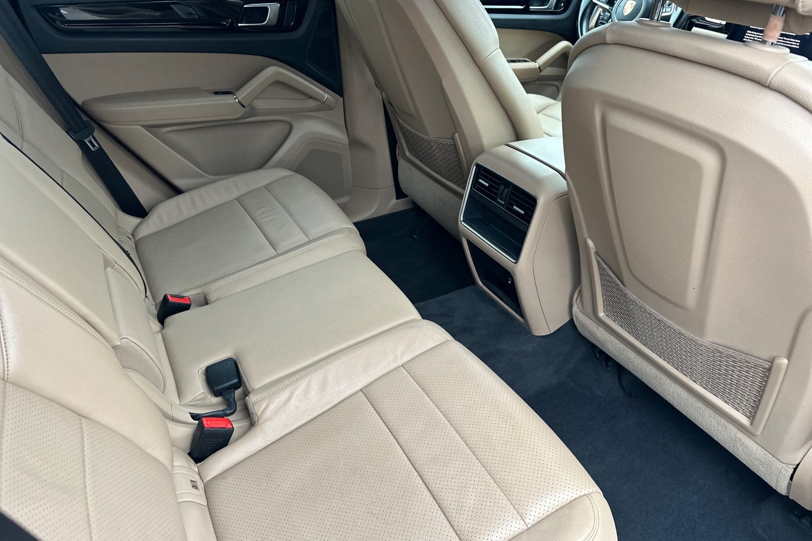 2023 Porsche Cayenne Platinum Edition