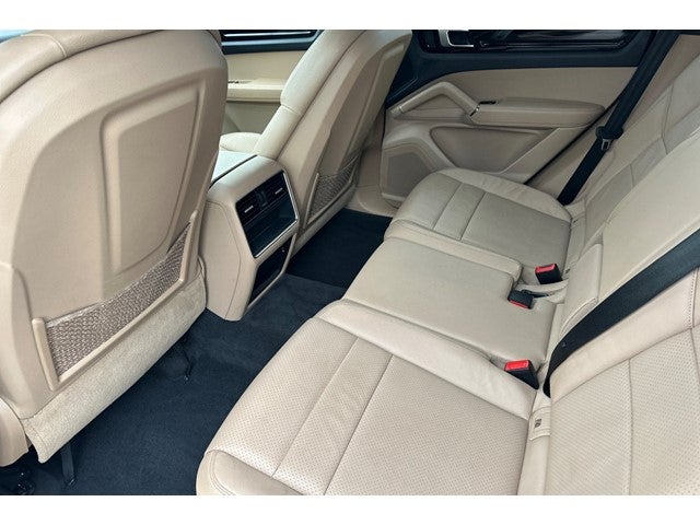 2023 Porsche Cayenne Platinum Edition