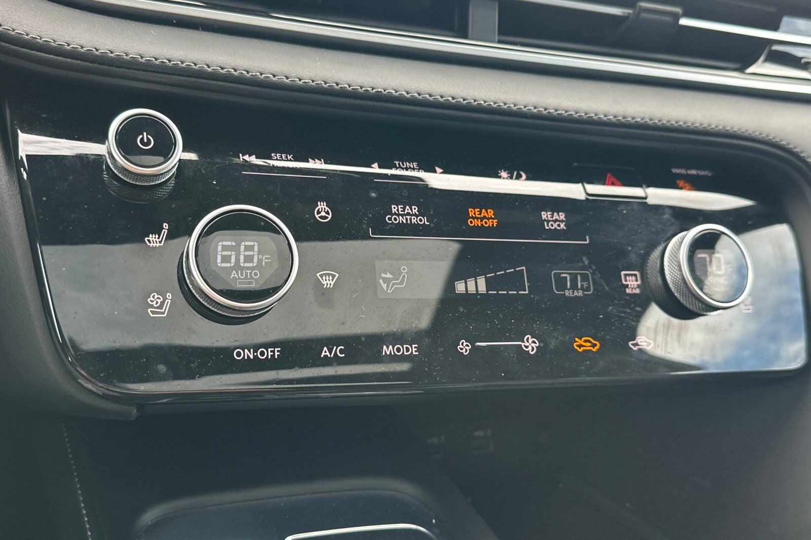 2025 INFINITI QX60 LUXE