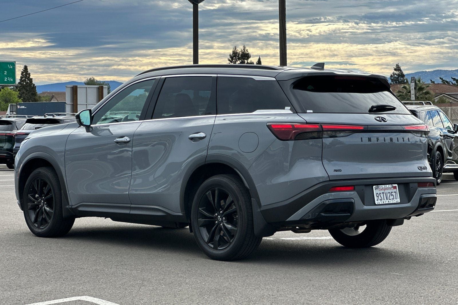 2025 INFINITI QX60 LUXE