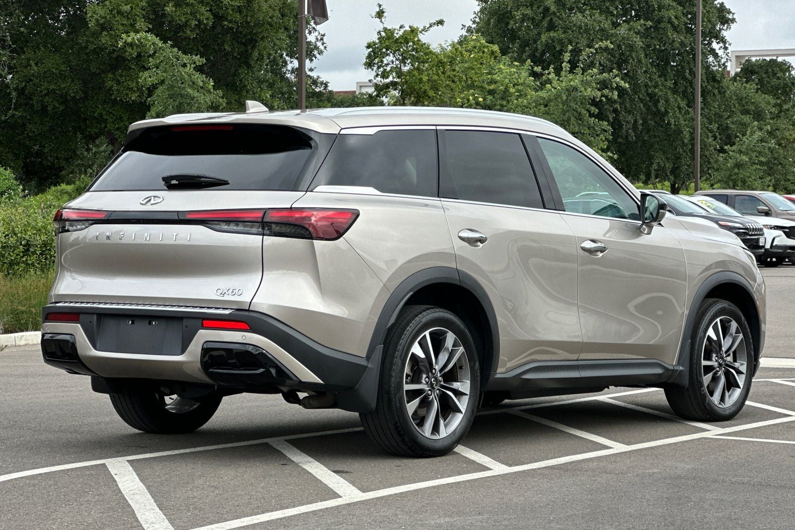 2023 INFINITI QX60 LUXE