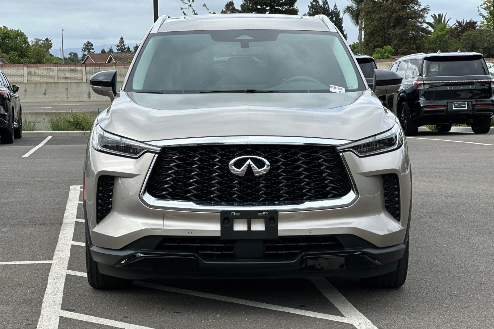 2023 INFINITI QX60 LUXE