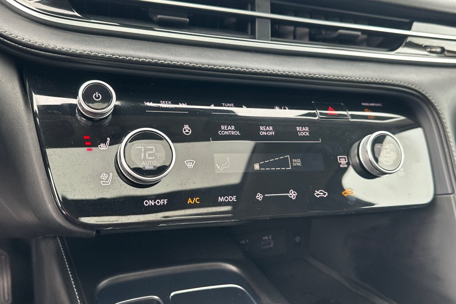 2023 INFINITI QX60 LUXE