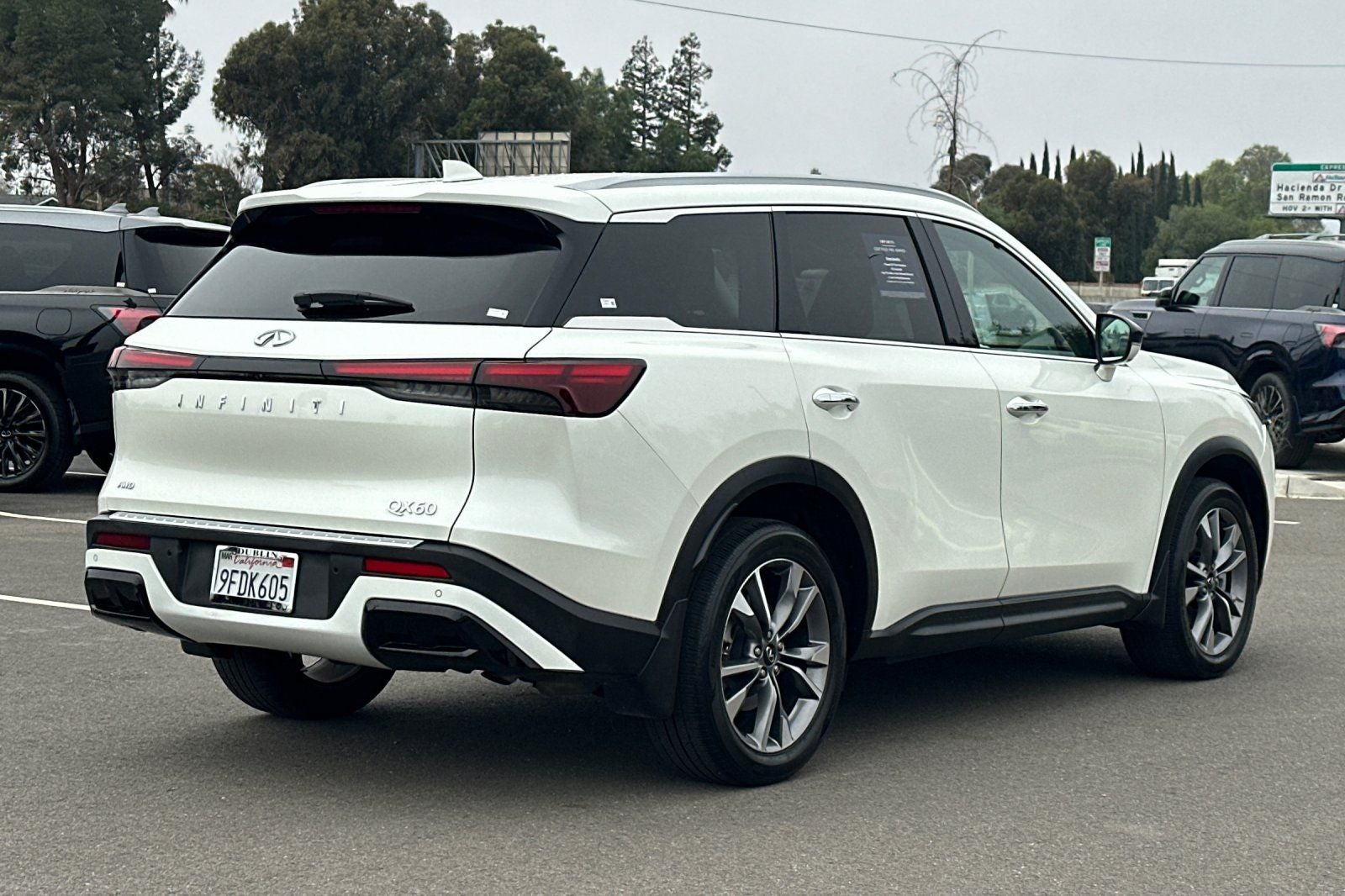 2023 INFINITI QX60 LUXE