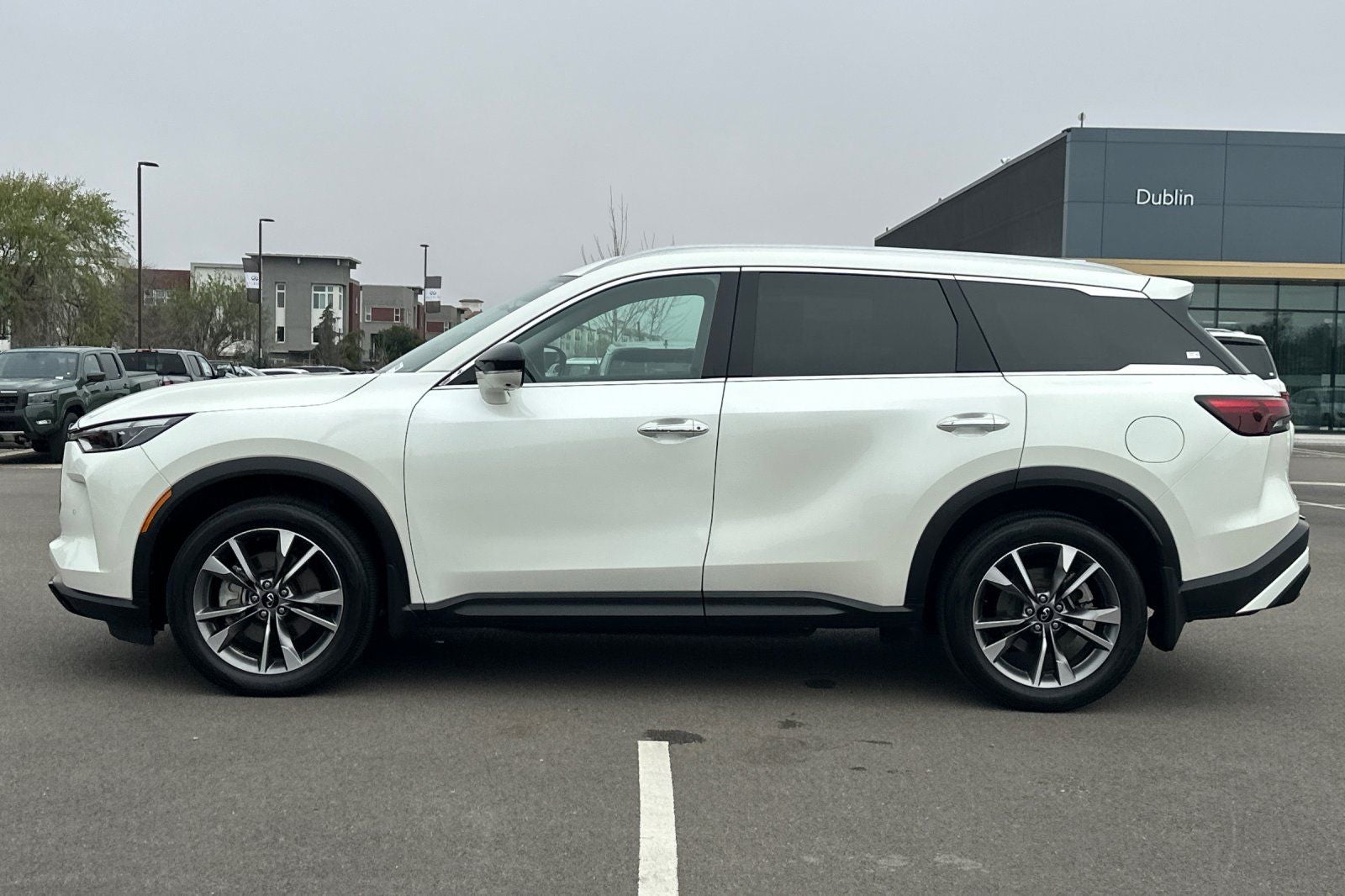 2023 INFINITI QX60 LUXE