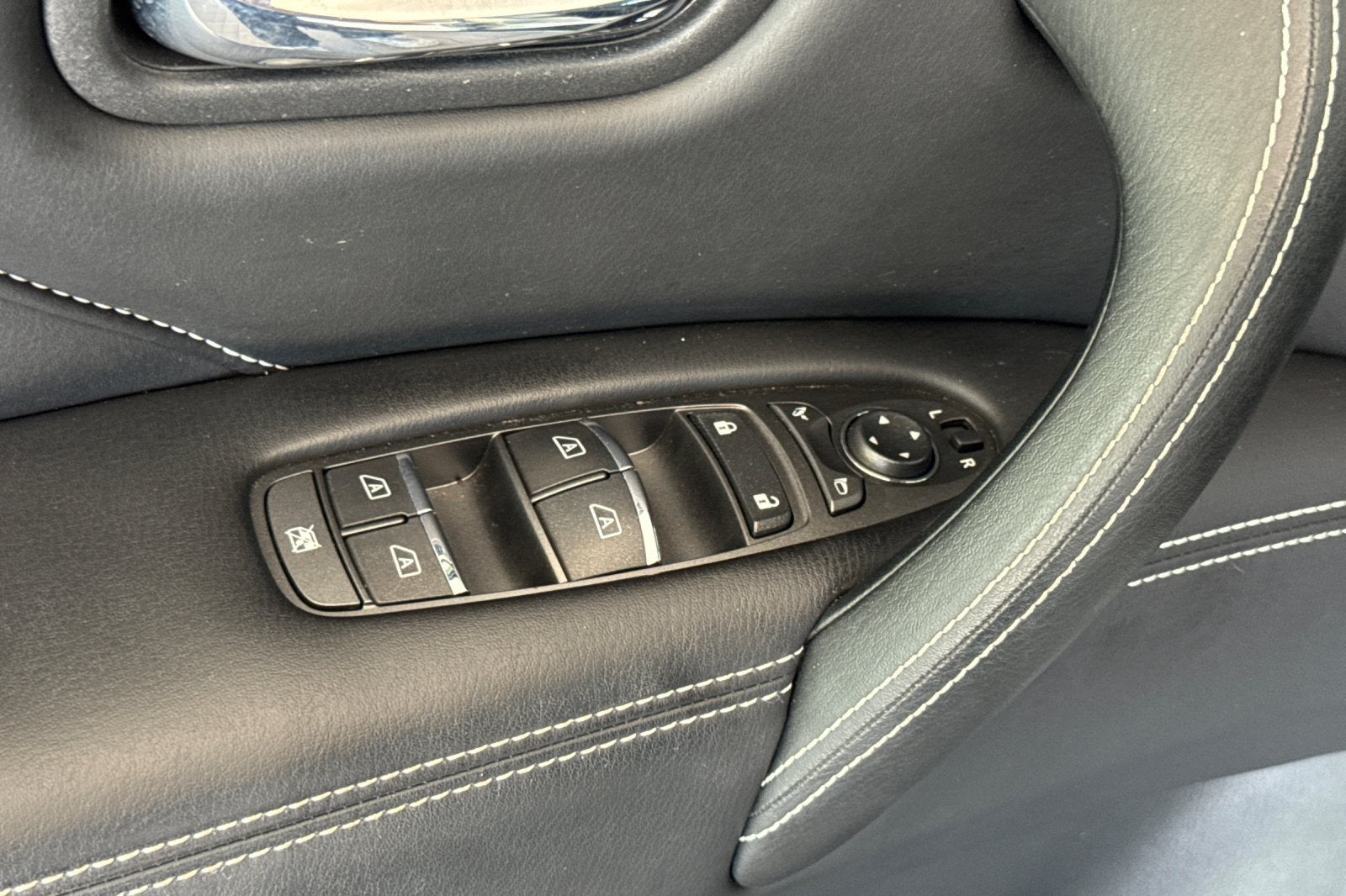2023 INFINITI QX80 Premium Select