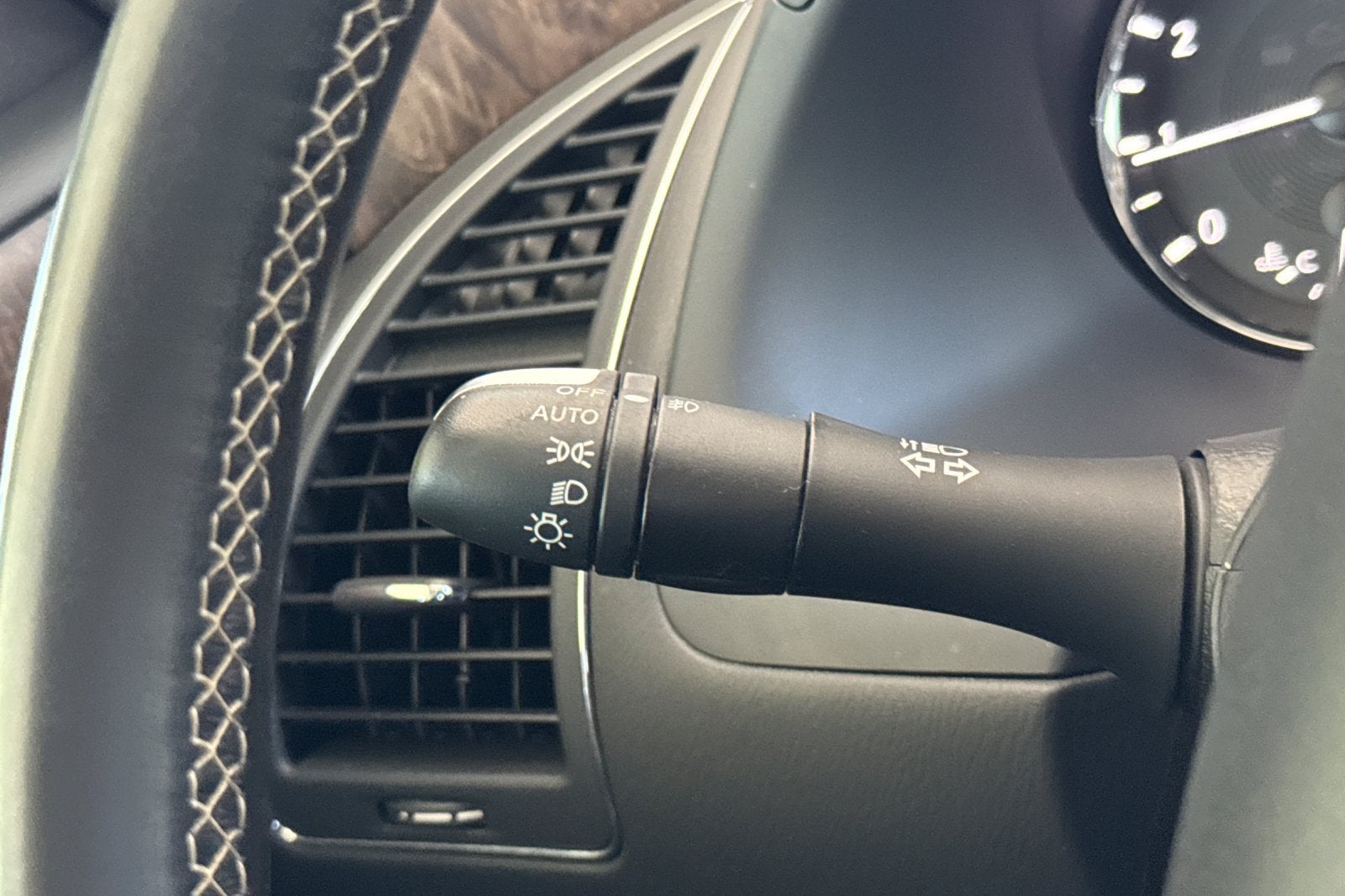 2023 INFINITI QX80 Premium Select