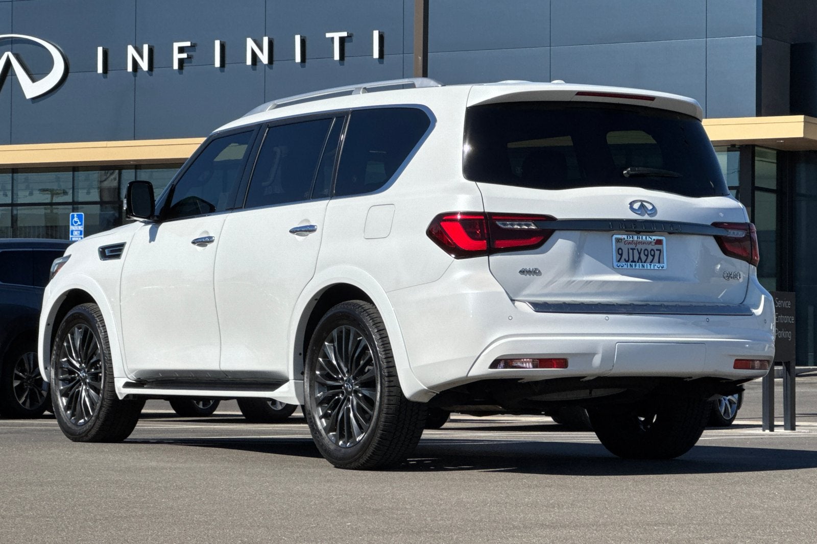 2023 INFINITI QX80 Premium Select