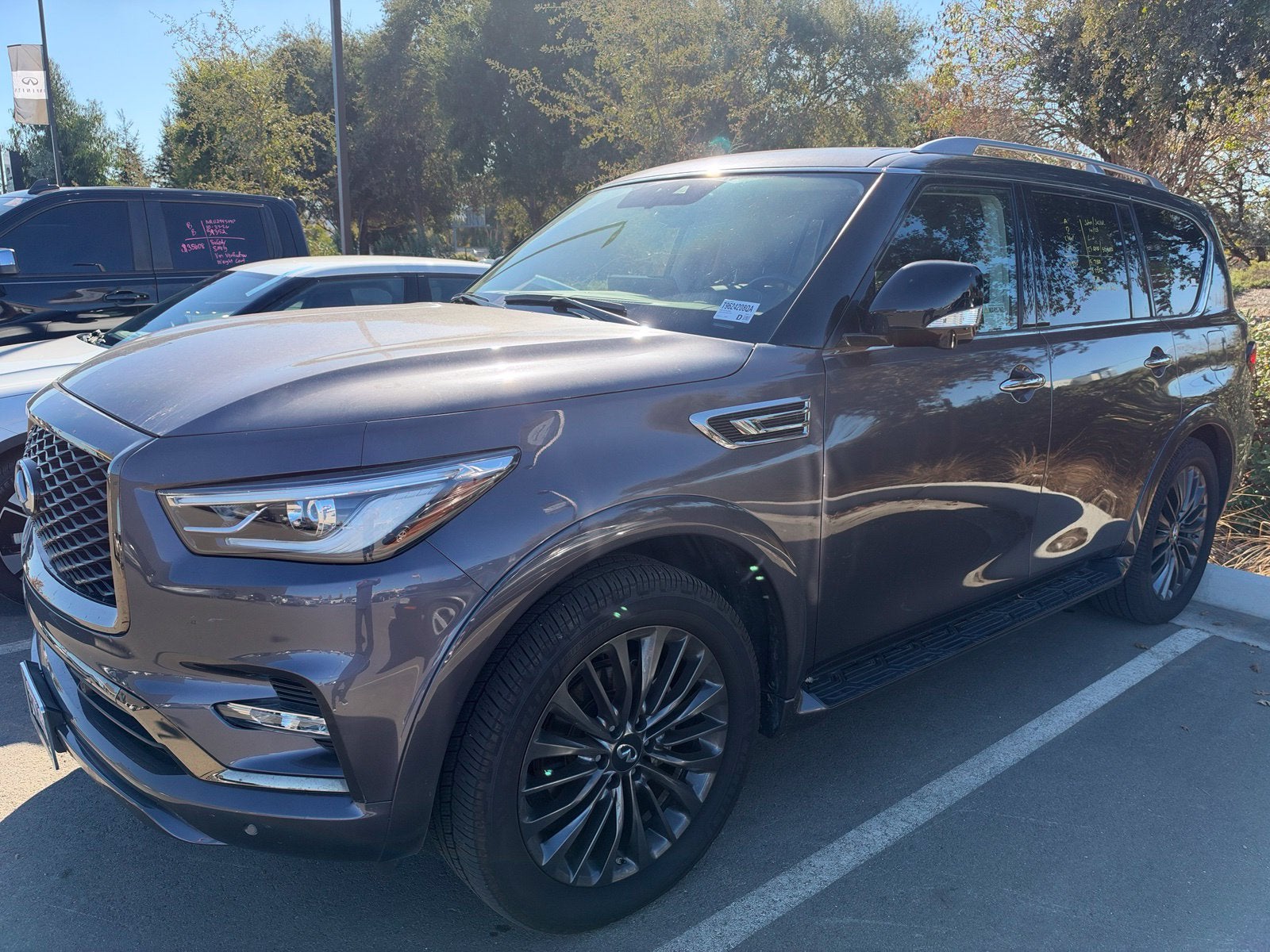 2023 INFINITI QX80 Premium Select