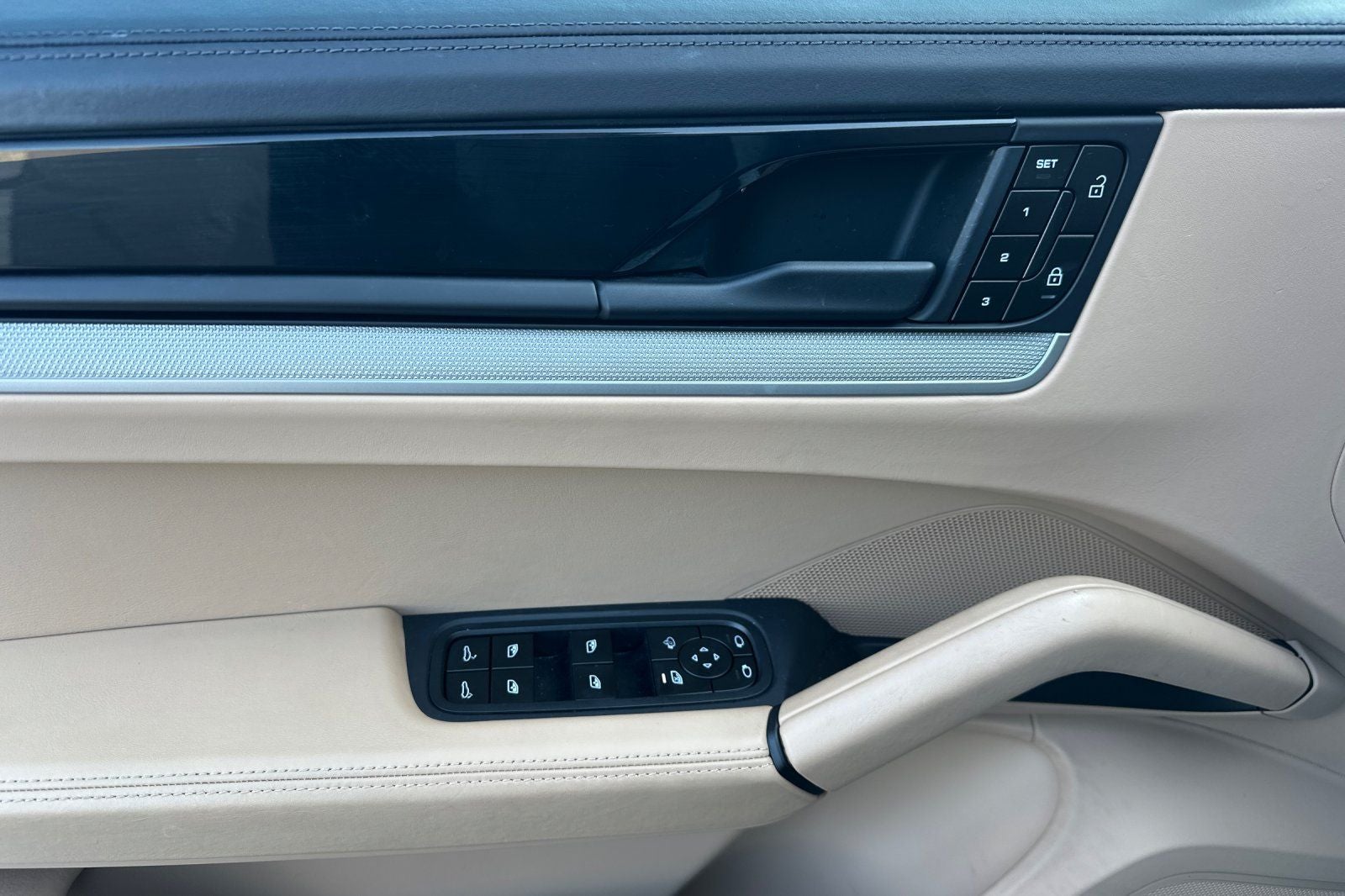 2024 Porsche Cayenne Coupe Base