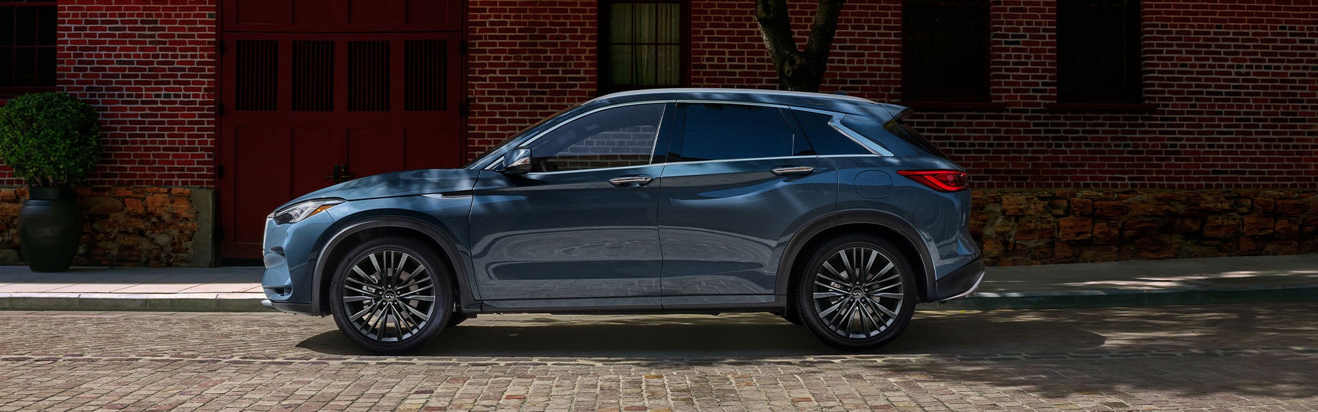 2023 Infiniti QX50 side view